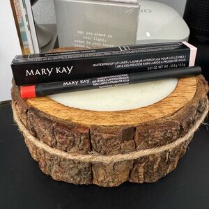 Mary Kay Waterproof Lip Liner in Tangerine